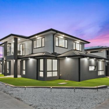 13-35 Throsby Double storey house