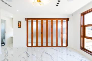 03_60LoisSimpsonCrWHITLAM