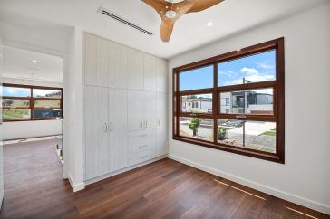 11_60LoisSimpsonCrWHITLAM