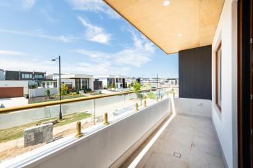 17_60LoisSimpsonCrWHITLAM