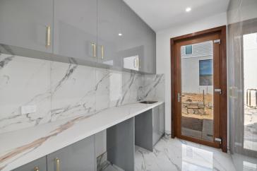 25_60LoisSimpsonCrWHITLAM